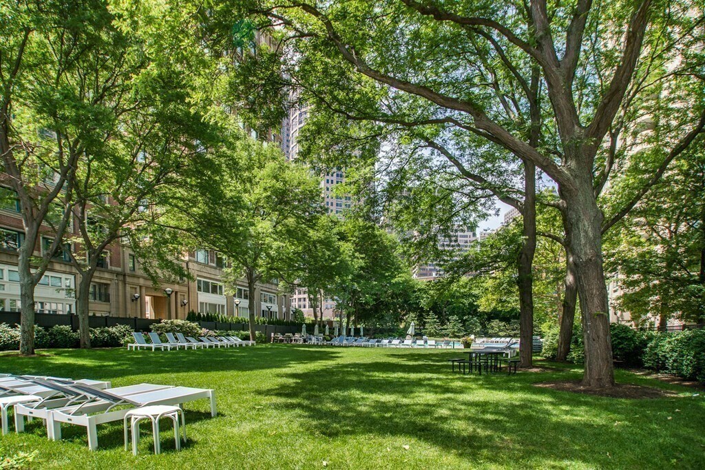 Garden - 85 E India Row