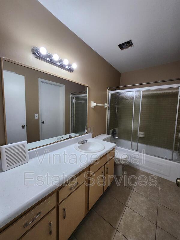 Building Photo - 9209 Tudor Dr