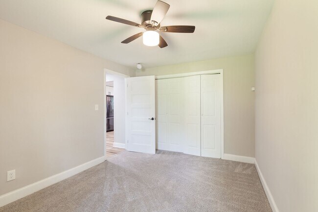 Building Photo - Updated 3bd/2ba w/ Large Backyard & Lawn C...
