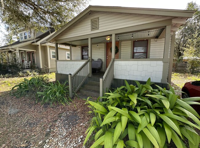 Building Photo - Lovely 2 Bedroom, 1 Bathroom Home in Fifth Avenue Neighborhood (w/ Study)