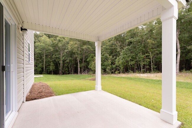 Building Photo - Discover the Perfect Blend of Comfort and ...