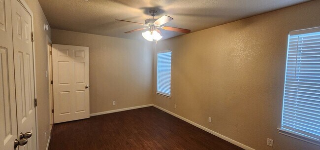 Building Photo - Lovely 2 Bed/2 Bath Duplex in Trimmier Est...