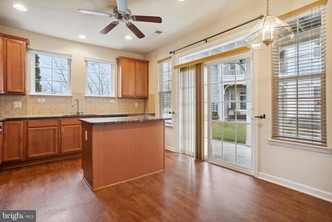 Building Photo - 13930 Greendale Dr