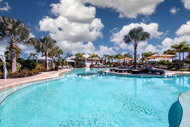 Building Photo - Spacious 5-Bed Retreat with Granite Elegance in Lakewood Ranch