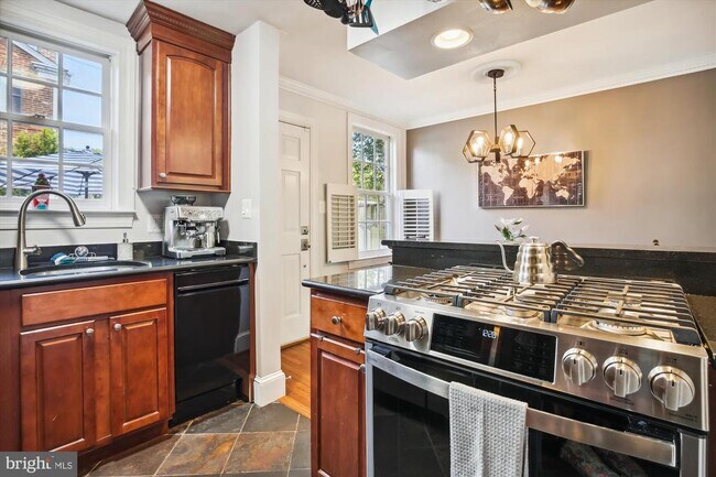 Building Photo - 821 Church St