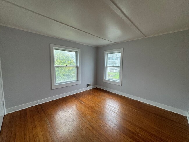 Building Photo - Single Family 3 Bedroom home on West Haven...