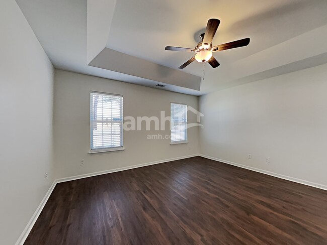 Building Photo - 110 Rolling Stone