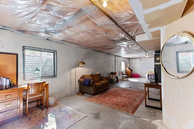 Building Photo - Classic 3 Bedroom 2 Bathroom in Fort Collins Ranch in an Incredible Location!