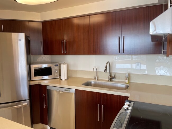 Building Photo - 2499 Kapiolani Blvd