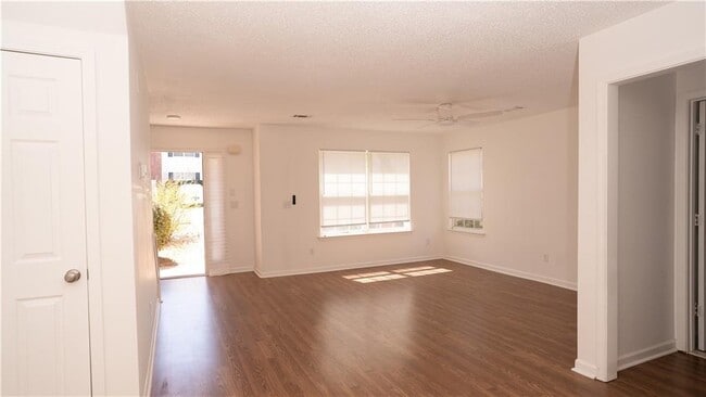 Building Photo - 605 Chase Ln