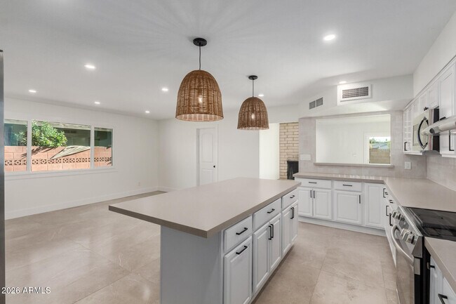 Building Photo - 1103 E Palmcroft Dr