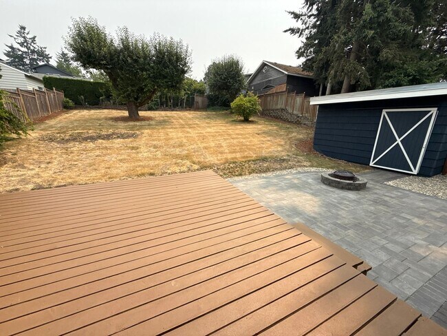 Building Photo - Beautiful Four Bedroom Home in South Salem with Large Backyard and New Paver Patio!