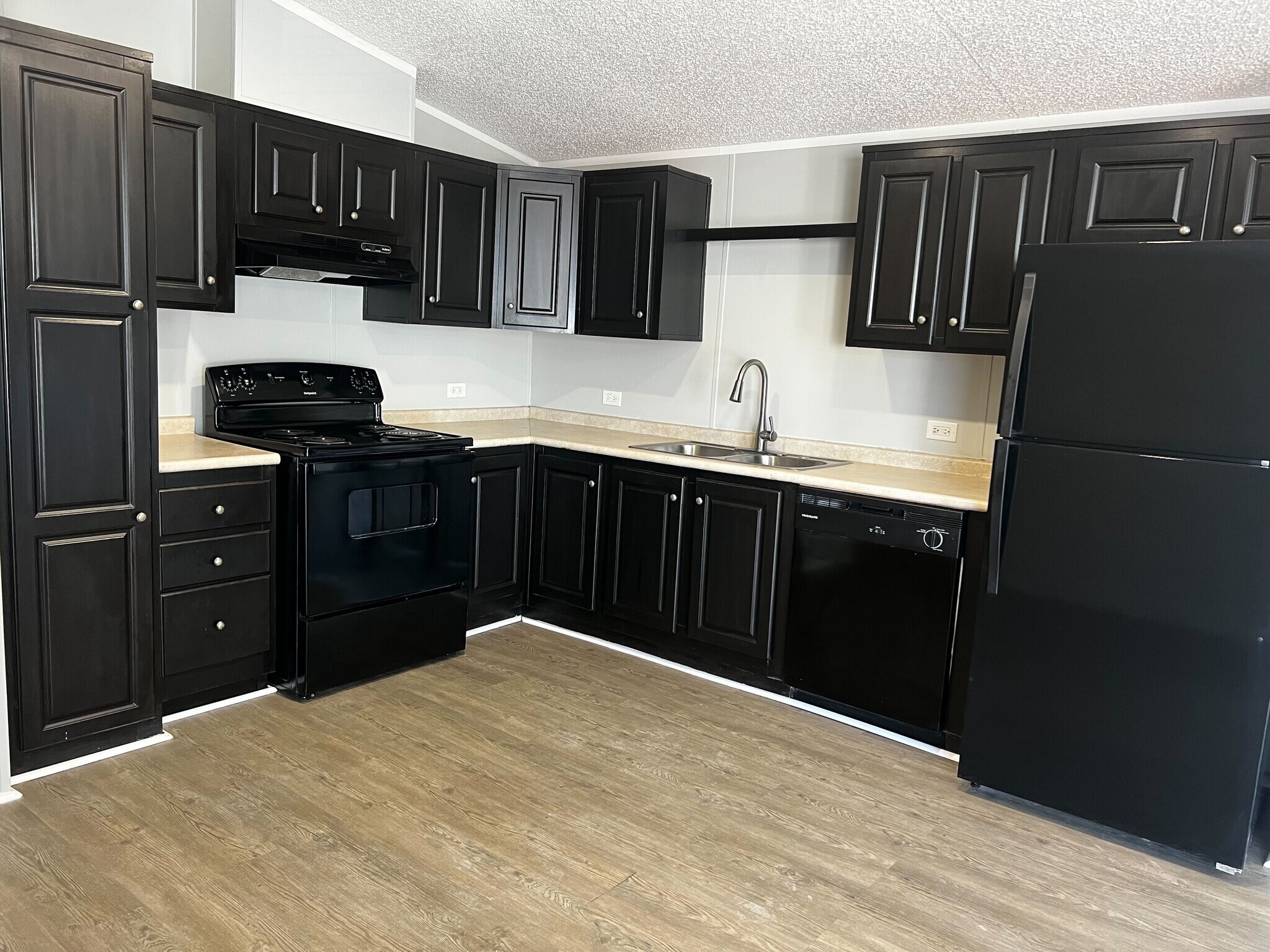 Building Photo - 709 N Collins Fwy