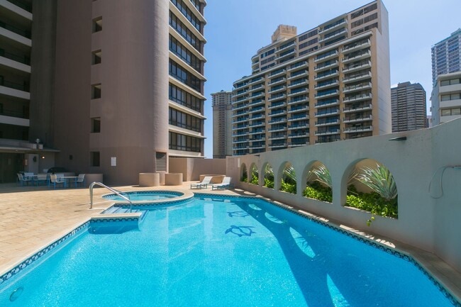 Building Photo - Canterbury Place - Fully renovated with hi...