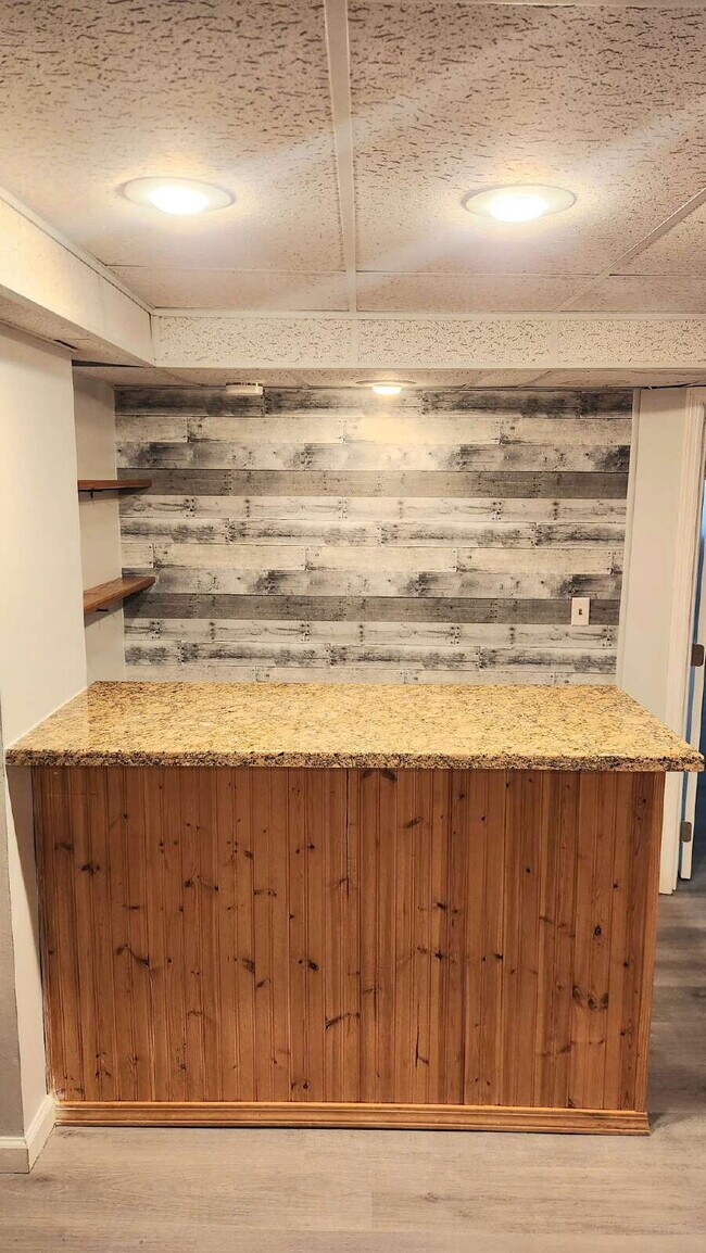 Building Photo - "Charming 3-Bed Oasis with 2.5 Baths on Carrington Court!"