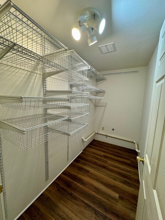 Building Photo - Duplex with Basement Garage for Rent