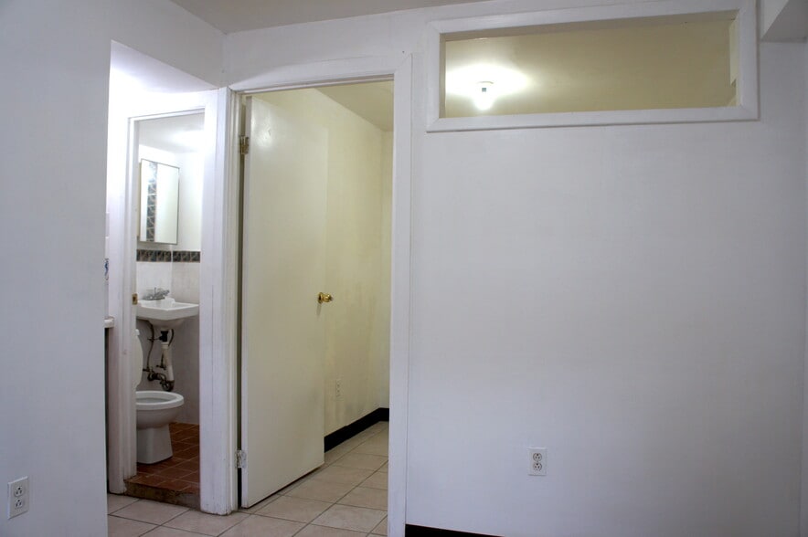 Building Photo - 733 43rd St