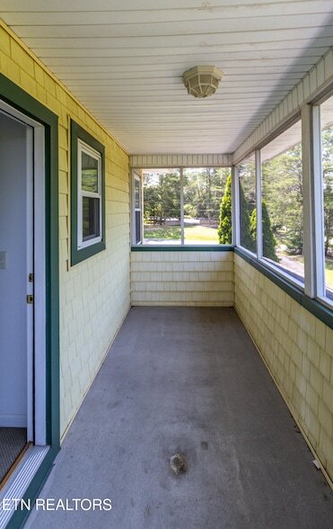 Building Photo - 2084 Allenridge Dr