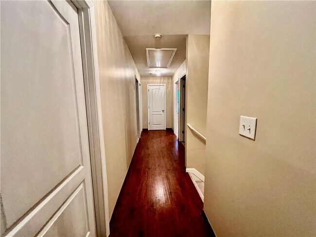 Building Photo - 2066 Peach Shoals Cir