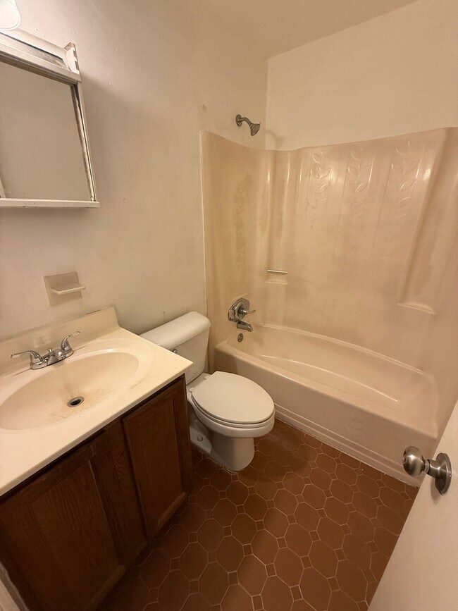 Building Photo - ** Rent ready 1/2 OFF 1st month!!! 1 bedroom near military base