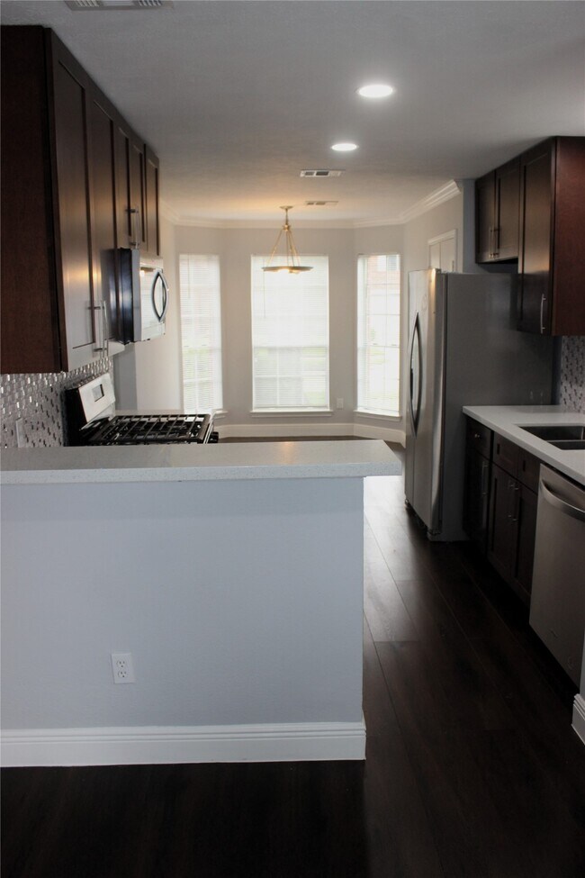 Primary Photo - 1914 Wildwood Ridge Dr