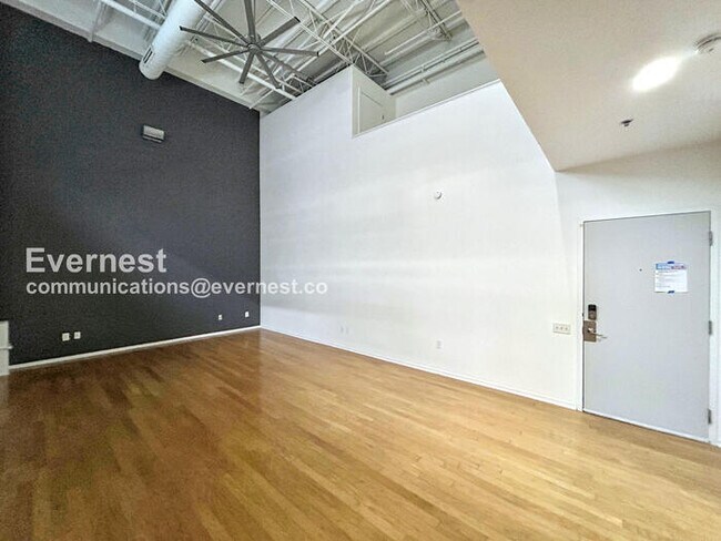 Building Photo - 415 S Front St