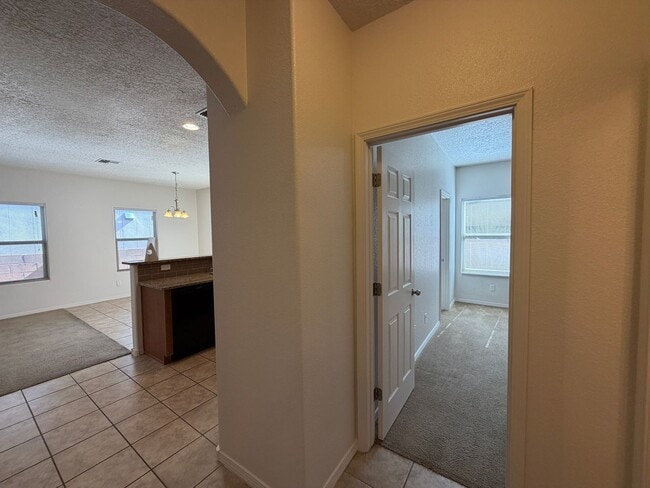 Building Photo - 3 Bedroom Single Story Home Near Unser Blvd NW & Paradise Blvd NW!