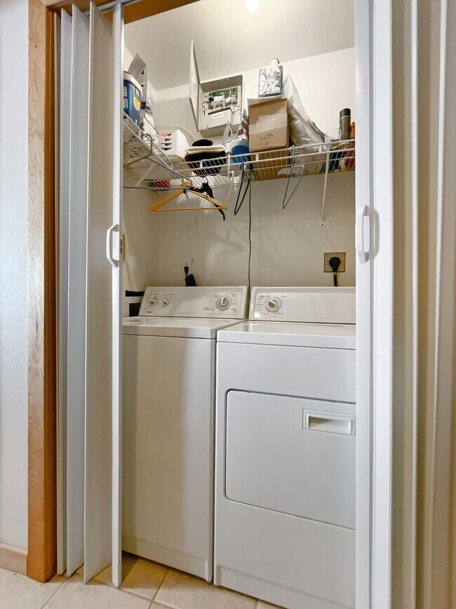 Building Photo - Luxury Home in the woods with unparalleled views! Garage! Pets Negotiable! Hot tub!