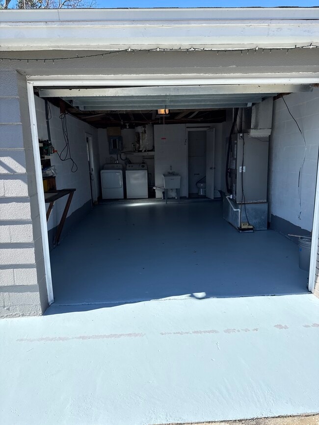 Building Photo - 3915 Winston Dr