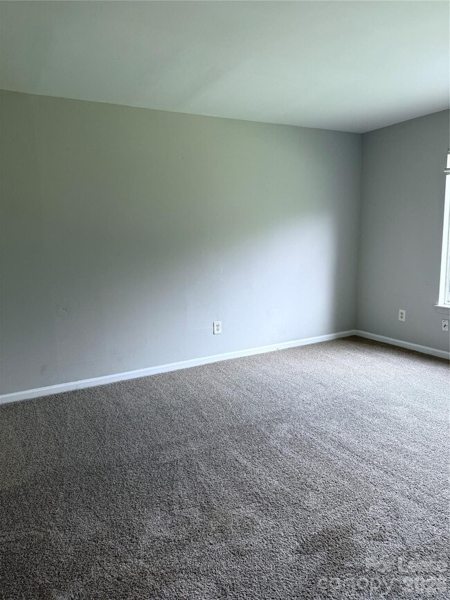 Building Photo - 702 Farmhurst Dr