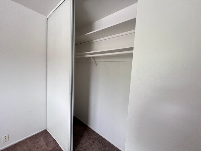 Building Photo - EBS T 1172-1176