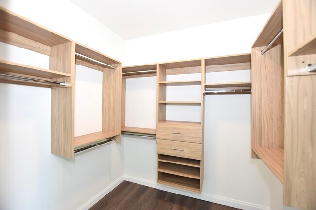 Building Photo - 1000 S Michigan Ave