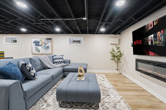 Building Photo - 3222 S 52nd Ct