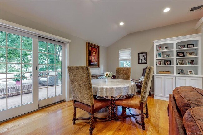 Building Photo - 5 Laurel Hill Rd