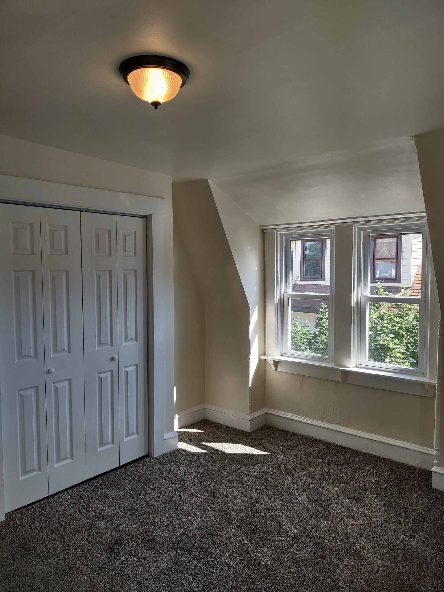 Building Photo - 207 S Easton Rd