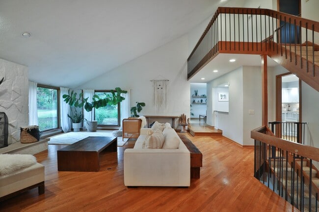Building Photo - 668 Eagle Ridge