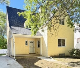 Building Photo - 5251 Lakeview St