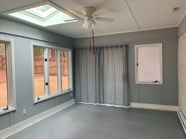 Building Photo - Charming Southern Pines Home on a Spacious...