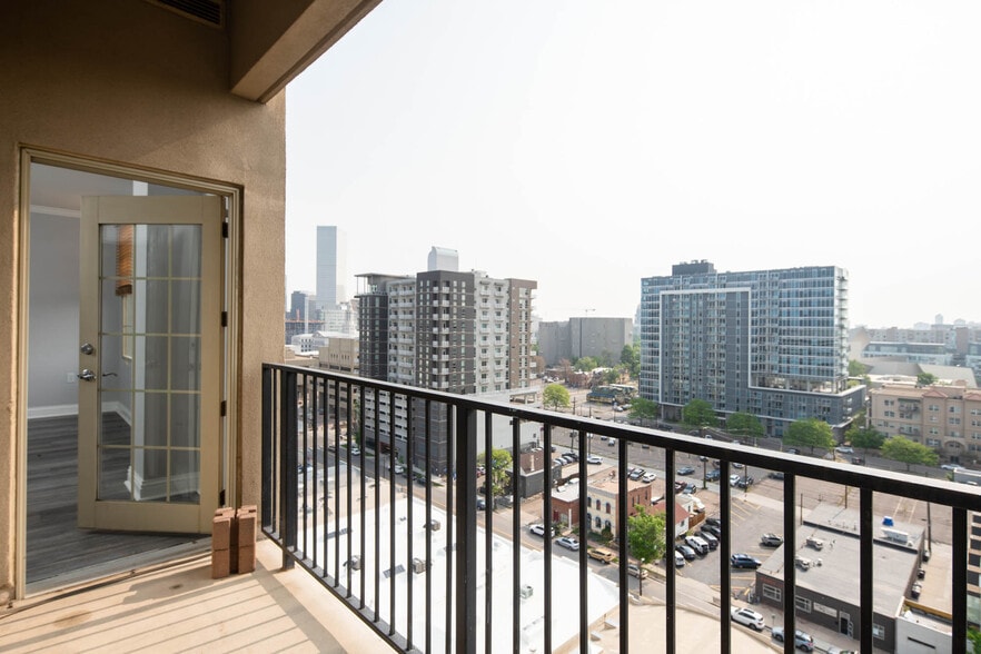 Building Photo - 475 W 12th Ave