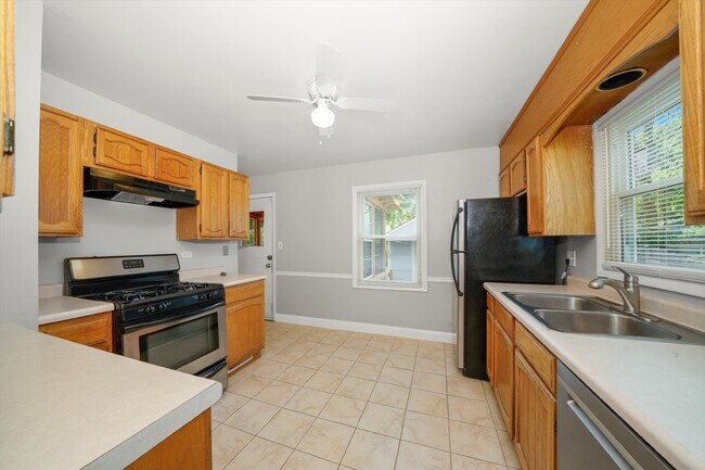 Building Photo - Charming Ranch-Style Home with New Windows...