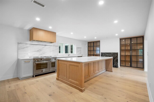 Primary Photo - 73 Whippoorwill Rd