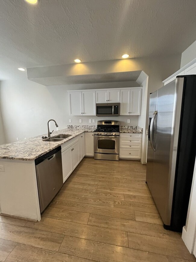 Building Photo - 1 MONTH FREE- 3 Bed, 2.5 Bath Townhome in Pleasant Grove