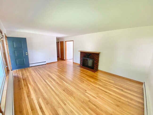 Building Photo - 28 Alder Ln