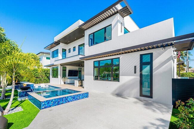 Building Photo - 2650 NE 48th Ct