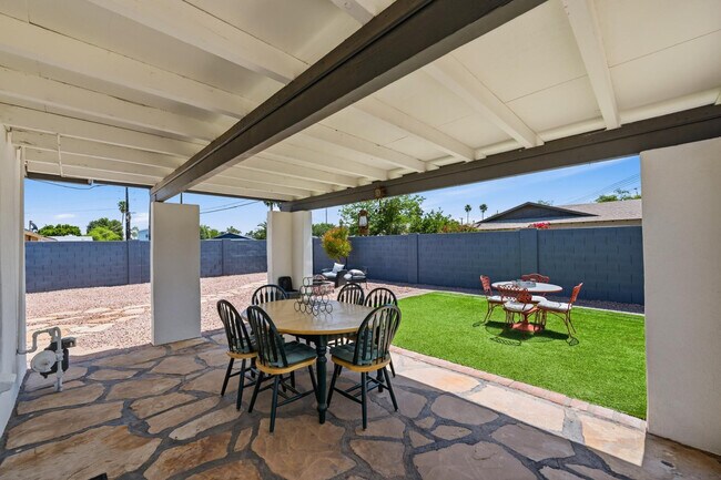 Building Photo - 8639 E Virginia Ave