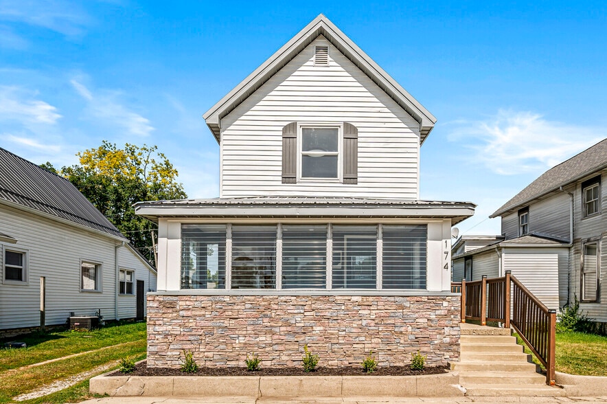 Building Photo - 174 W 7th St