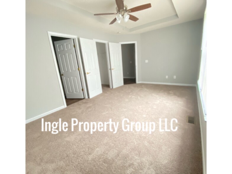Building Photo - 375 Sommerset Dr