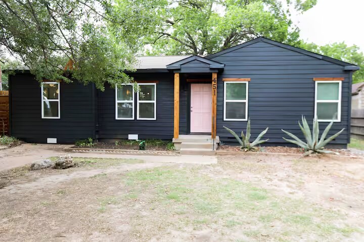 Building Photo - 451 Hughes Dr