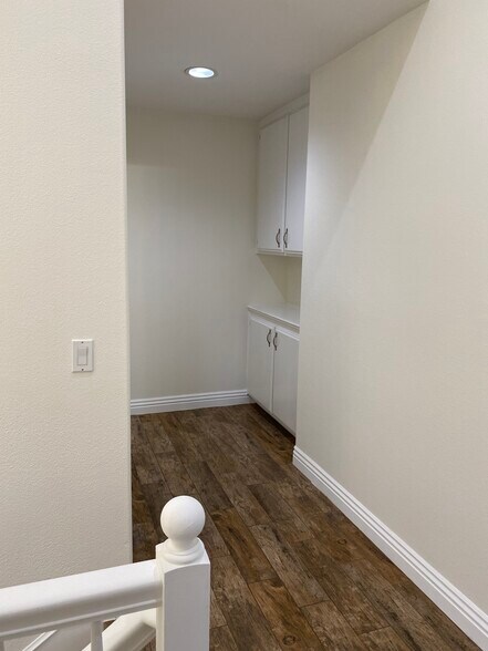 Building Photo - 14 Hillgate Pl