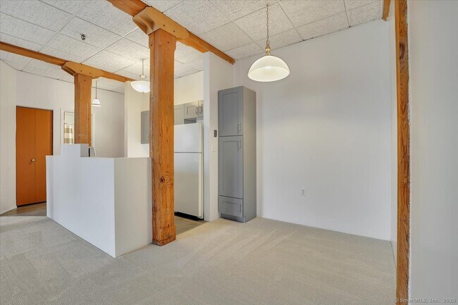 Building Photo - 222 Williams St E
